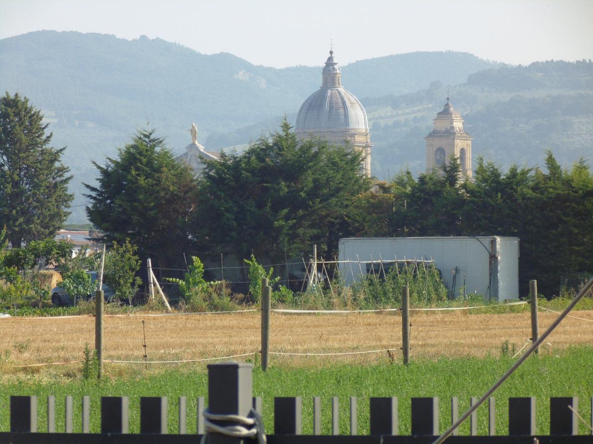 拉基奥伊奥萨住宿加早餐旅馆 阿西西 外观 照片